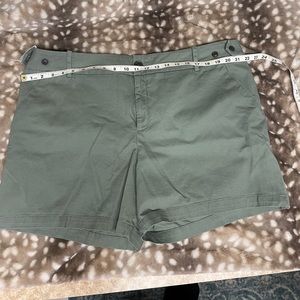 Ava & Viv Green shorts NWT . Size 20w